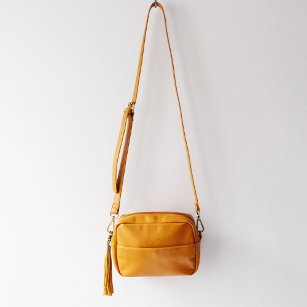 Shiraleah Vegan Crossbody Bag / Convertible Clutch